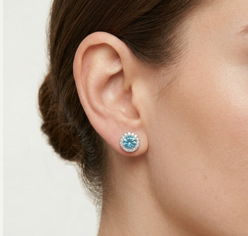 Silberne Ohrstecker mit rundem Topas