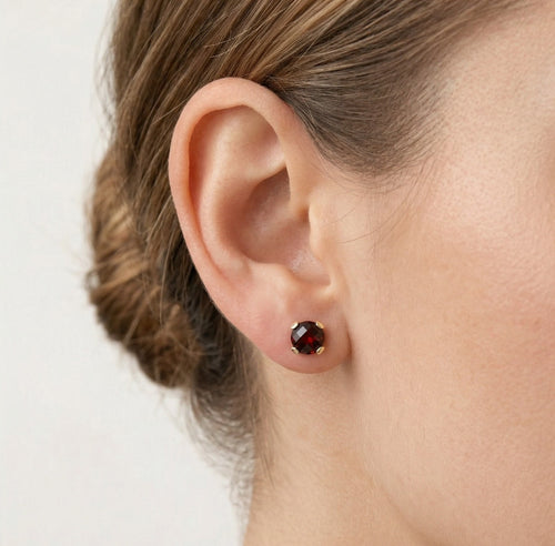 Round garnet gold studs