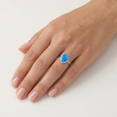 Bague large en opale bleue en forme de poire