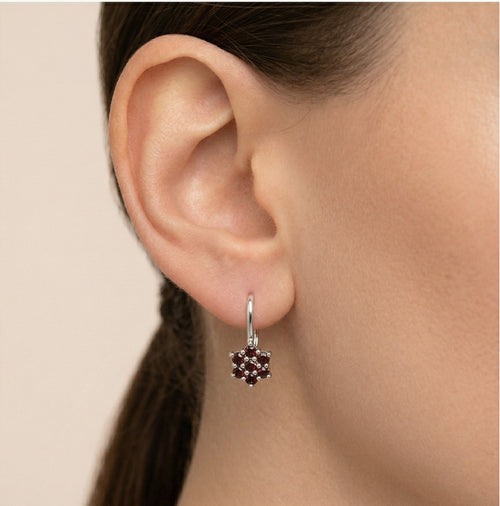 Granat-Blumen-Ohrringe