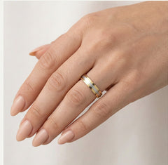 Two-tone gold wedding ring