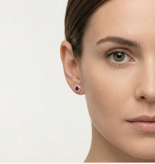Kruhové luneta náušnice se syntetickým rubínem