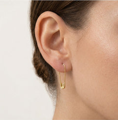 Zlaté náušnice ve tvaru spínacího špendlíku