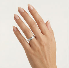 Bague de mariage en or blanc avec détail de ligne gravée