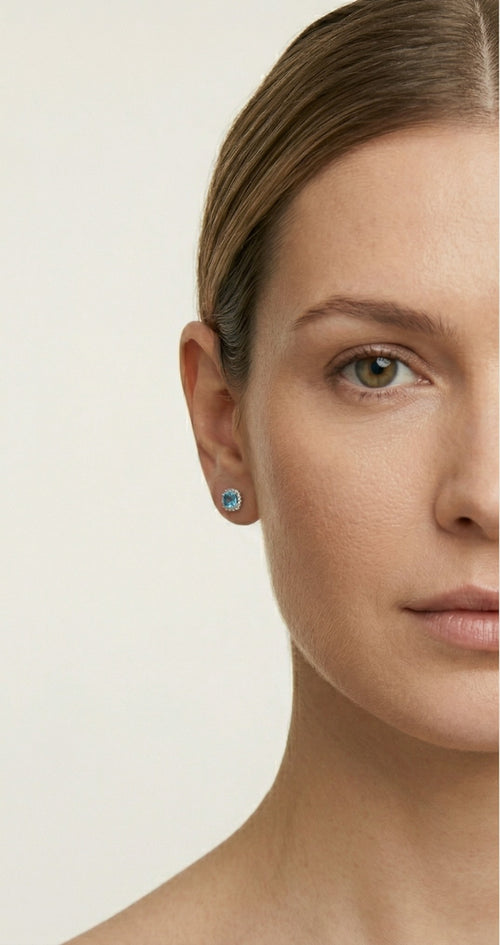 Sterling Silber Halo Ohrstecker mit Blauem Topas