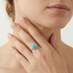Silberner Ring mit Opal-Glanz