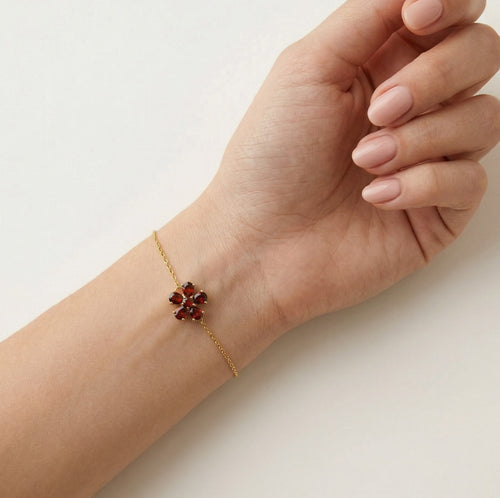 Elegantes Granat-Kettenarmband mit Blumenmuster