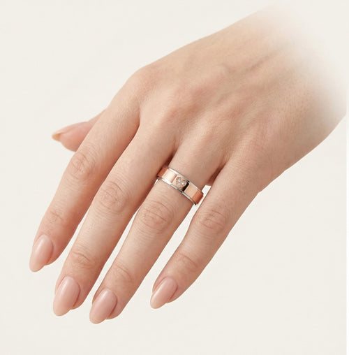 Snubní zlatý prsten se speciálním motivem srdce