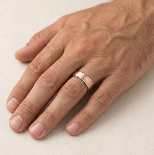 Ehering aus Weiß- und Roségold mit poliertem Finish