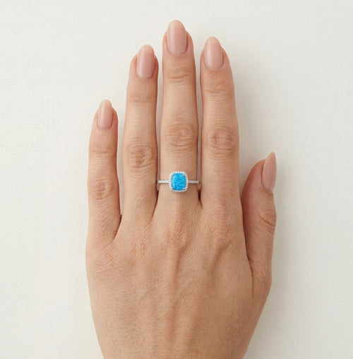 Silberner Ring mit Opal-Glanz