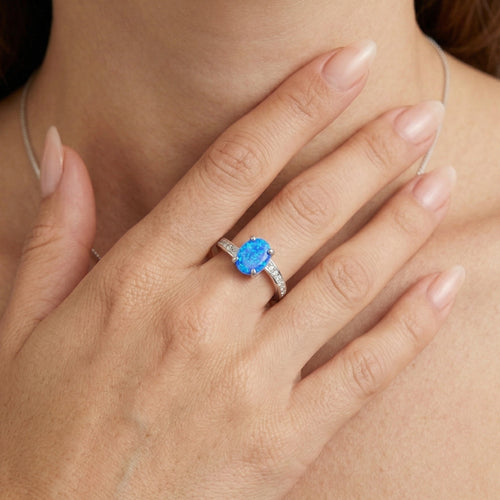 Točitý prsten s oslnivým modrým opálem
