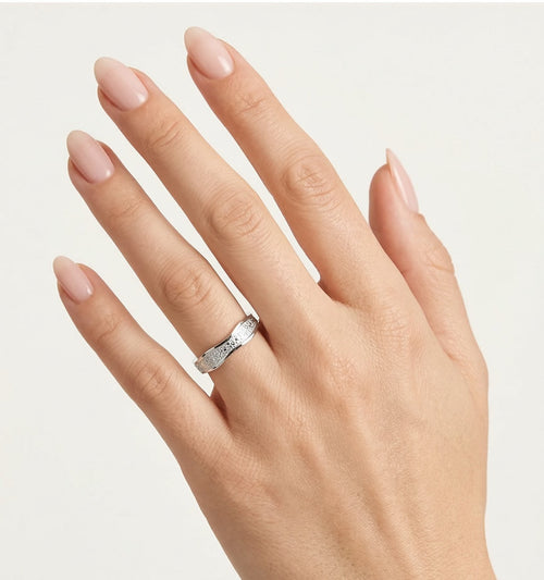 Bague de mariage ronde atypique en or blanc