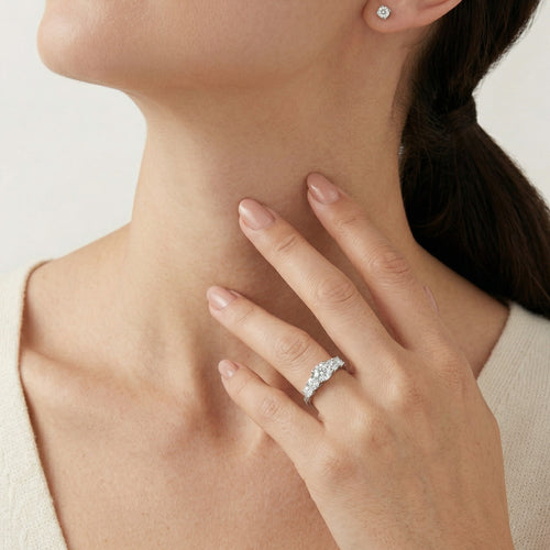 Runder Ring mit feinem Stufenschliff in Reihe