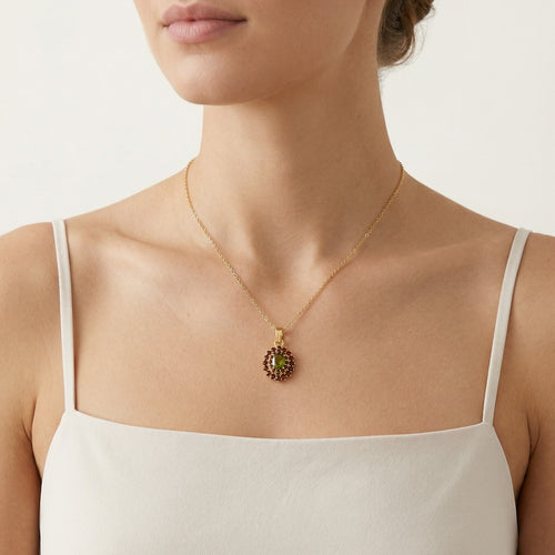 Himmlische Harmonie Anhänger in Gelbgold mit ovalem Moldavit und rundem Granat