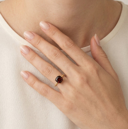 Granat Kissen-Schliff Detail-Ring