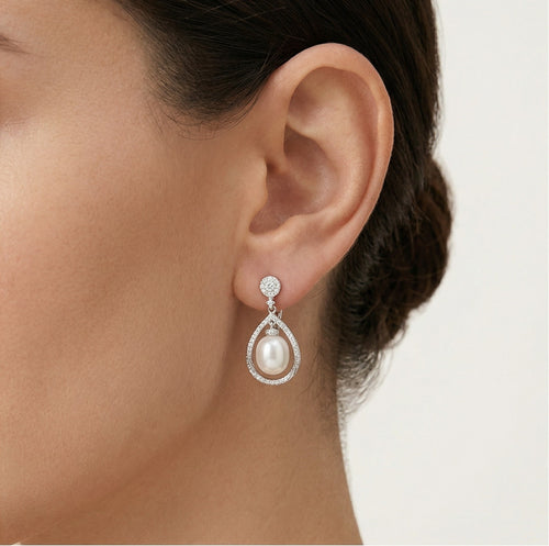 Einzigartige Goldohrringe mit Diamantrahmen und Perle