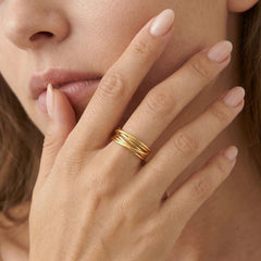 Kroucený prsten ze žlutého zlata