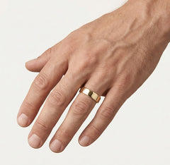 Alliance carrée classique en or jaune