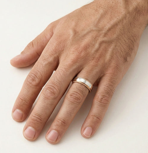 Eheringe aus Roségold und Weißgold mit seitlichem Detail