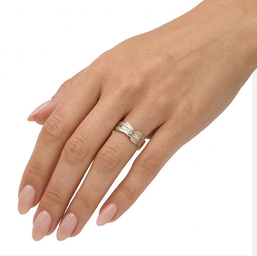 Alliance en or rose avec incrustation en rhodium