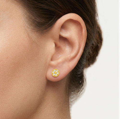 Boucles d’oreilles puces en or avec zircon cubique lumineux