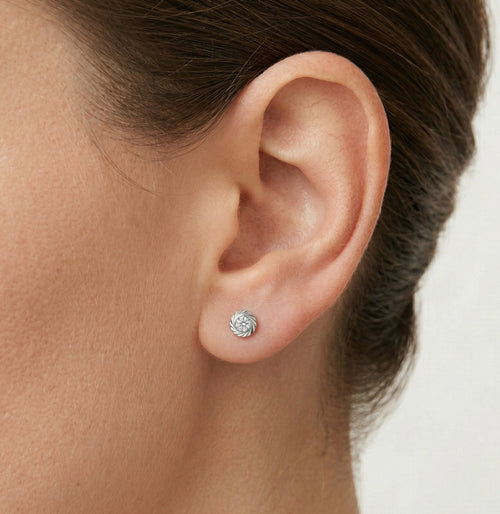 Glänzende Weißgold-Stecker mit rundem Zirkonia