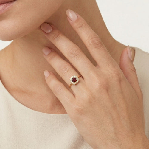 Simple royal yellow gold garnet ring