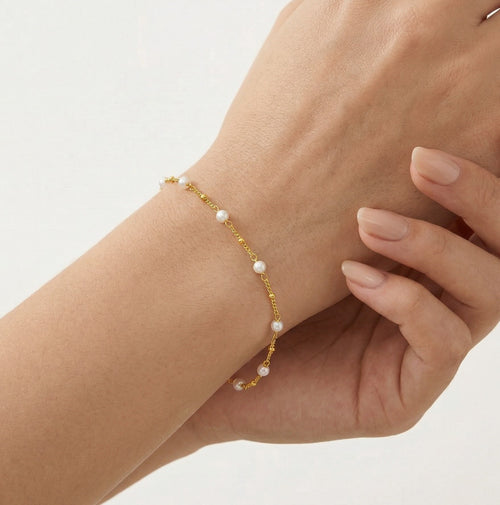 Bracelet chaîne en or avec onze perles