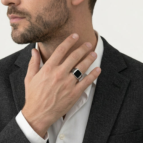 Stříbrný pánský prsten se čtvercovou enamelovou úpravou