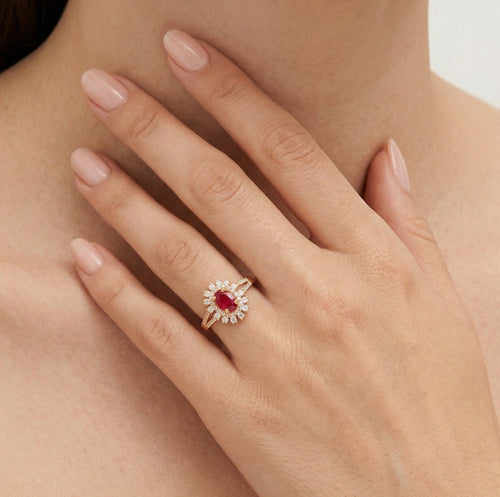 Bague élégante en or rose avec diamant et rubis