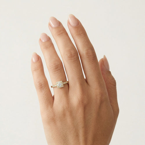 Quadratischer Ring aus Gelbgold mit Zirkonia