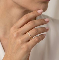 Anillo de oro amarillo con circonia cúbica brillante