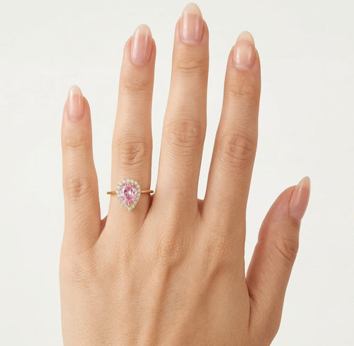 Bague en quartz rose taille poire avec zirconium cubique