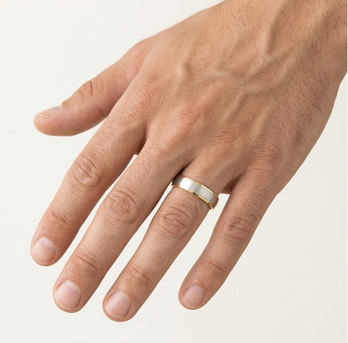 White and yellow gold wedding ring with optinal stone