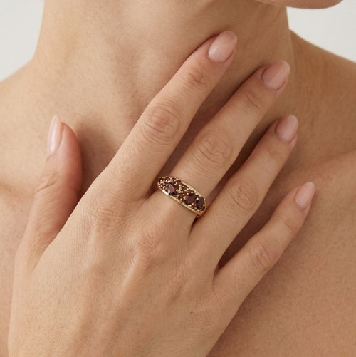 Yellow gold ring with pear and round garnets