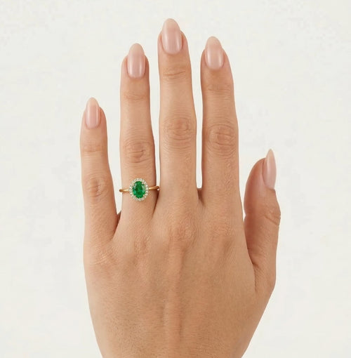 Prsten ze žlutého zlata se syntetickým smaragdem