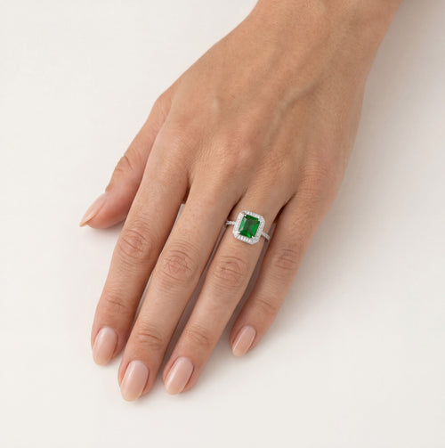 Stříbrný prsten se smaragdem a zirkony