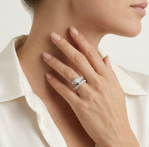 Women silver ring with cubic zirconia and synthetic emerald snake design