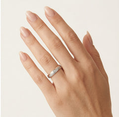 Ehering aus Weißgold mit matter und Roségold mit polierter Oberfläche