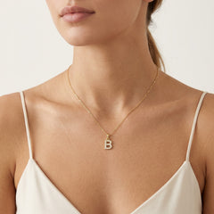 Gold-Anhänger mit dem Buchstaben "B" und Zirkonias