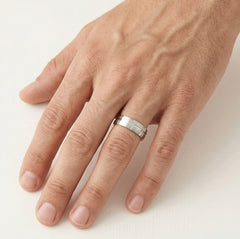 Unikátní vyřezávané snubní prsteny z bílého zlata