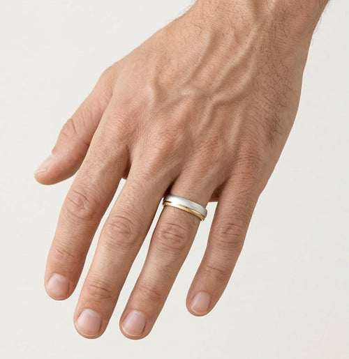 Eleganter Bicolor-Gold-Ehering mit sandgestrahltem Finish