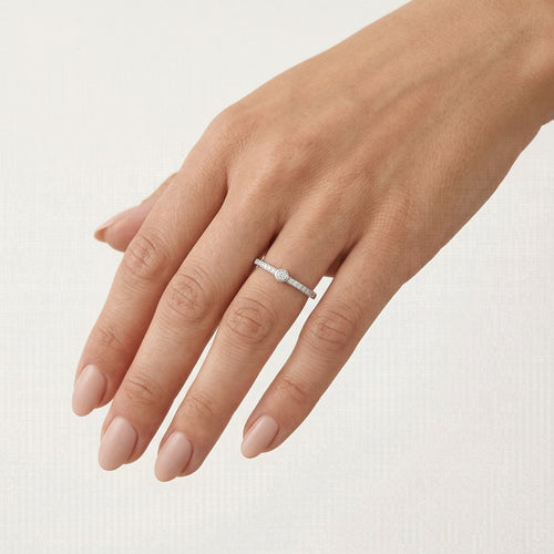 Minimalistický stříbrný prsten s kubickými zirkony