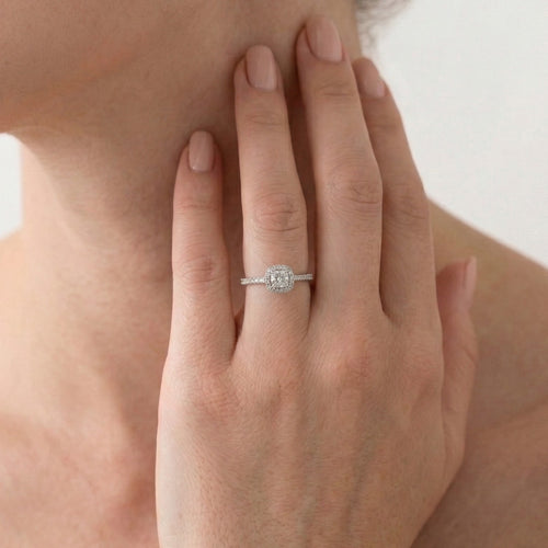 Prsten s kamenem výbrusu cushion