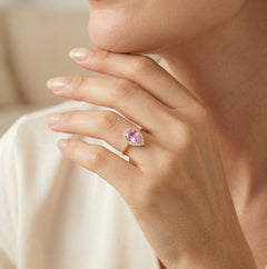 Bague en quartz rose taille poire avec zirconium cubique