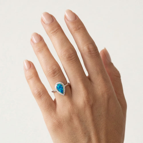 Bague en opale bleue en forme de goutte