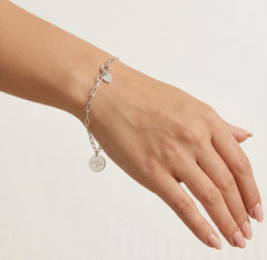 Silver chain bracelet with round patty