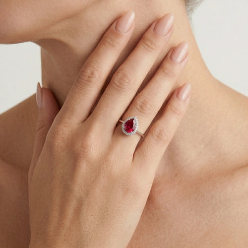 Bague pour femmes en rubis royal et zircone cubique