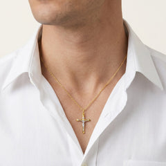 Croix en or avec Jésus-Christ