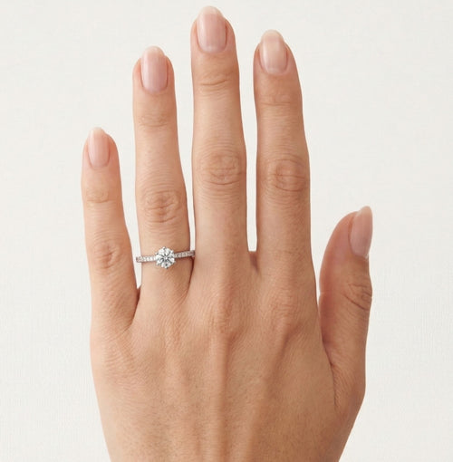 Stříbrný prsten se šesti krapnami